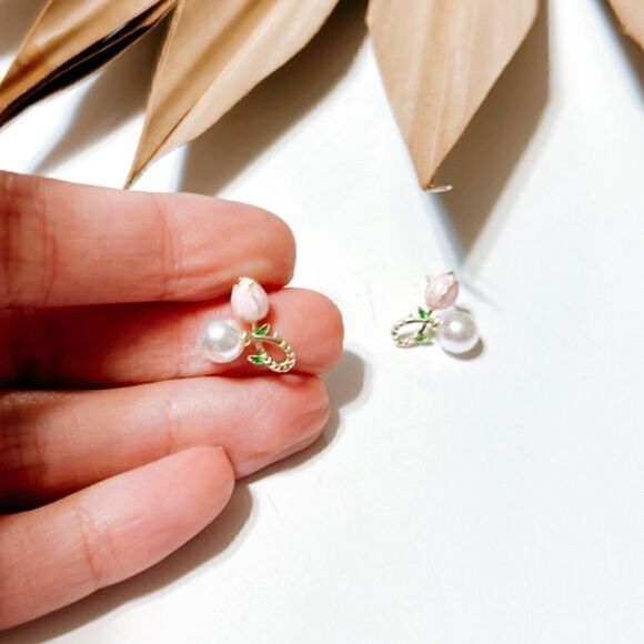 pink tulip stud earrings H184 - Picture 6 of 6